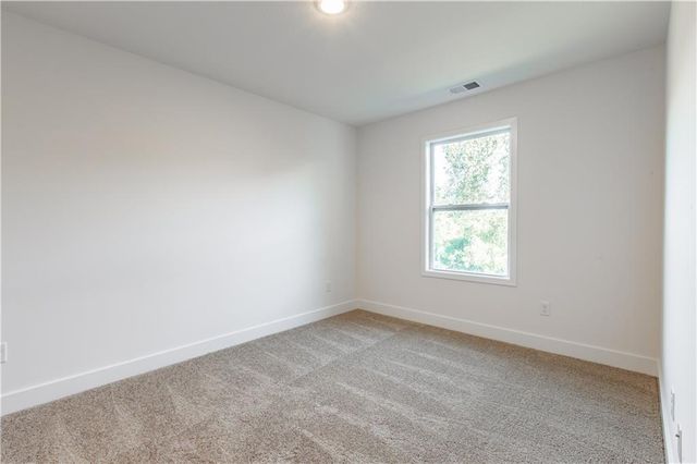 7360 NW Clore Drive, Parkville, MO 64152