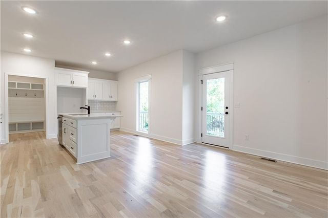 7360 NW Clore Drive, Parkville, MO 64152