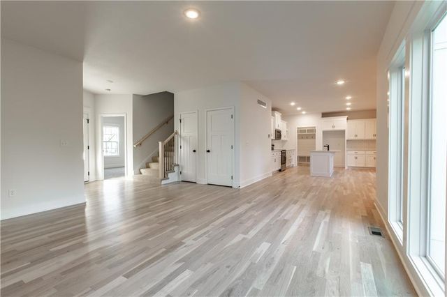 7360 NW Clore Drive, Parkville, MO 64152