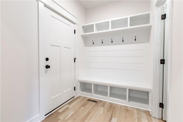 7360 NW Clore Drive, Parkville, MO 64152