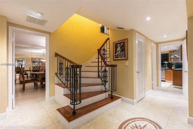 19701 W Oakmont Dr, Hialeah, FL 33015