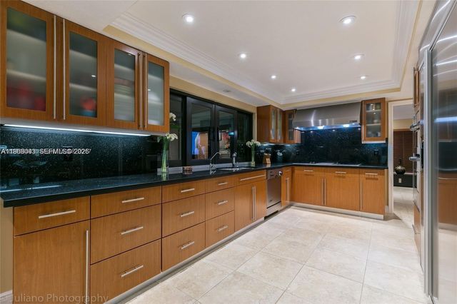 19701 W Oakmont Dr, Hialeah, FL 33015