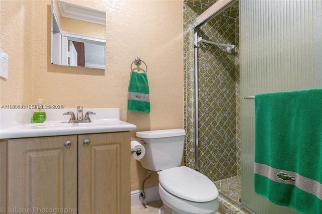 19701 W Oakmont Dr, Hialeah, FL 33015