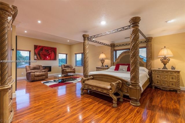 19701 W Oakmont Dr, Hialeah, FL 33015