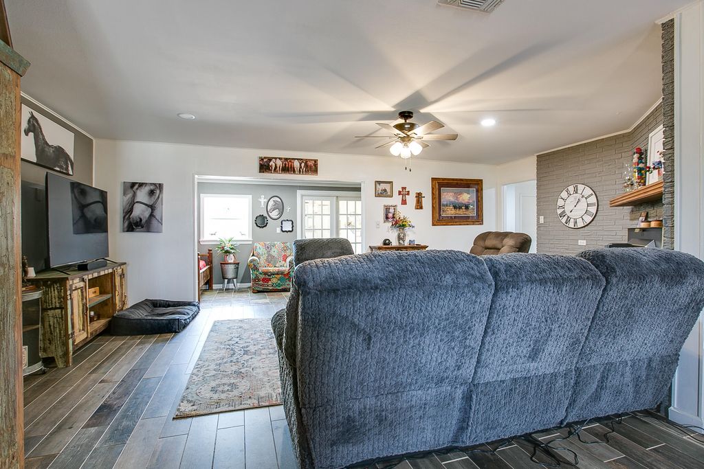 Image 10 of property listing at 101 Camino Real Street, San Angelo, TX 76904