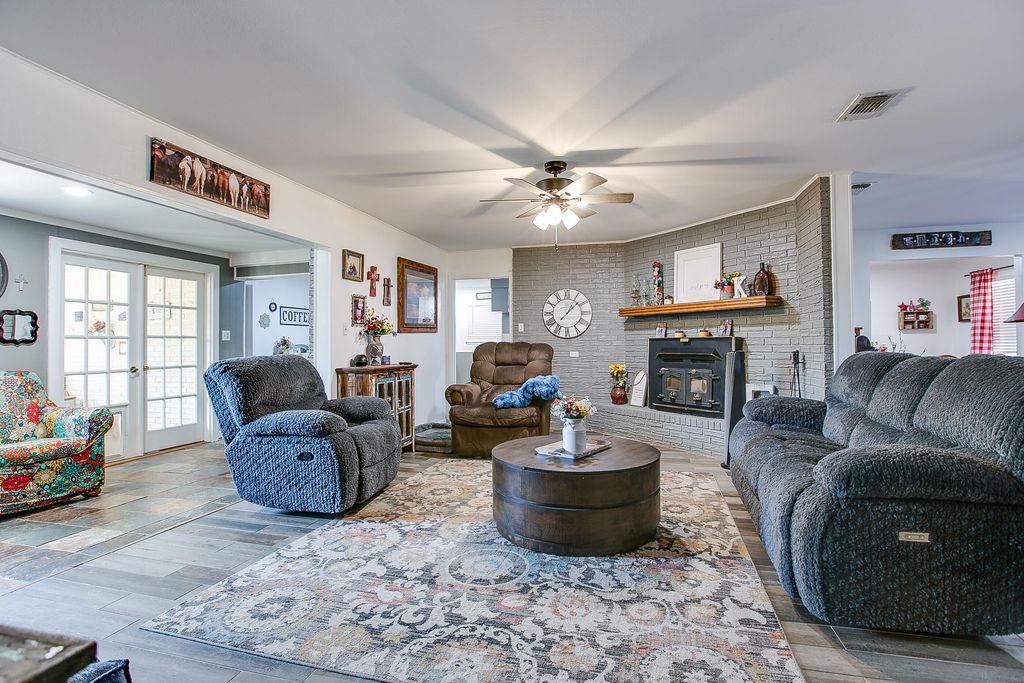 Image 11 of property listing at 101 Camino Real Street, San Angelo, TX 76904