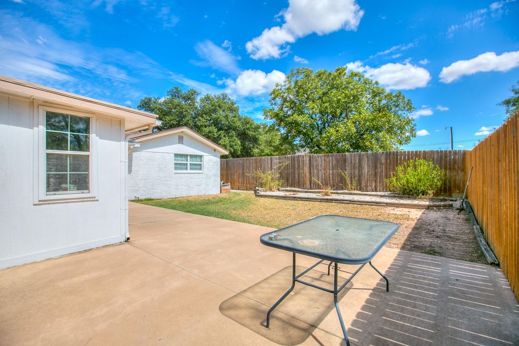 Image 33 of property listing at 101 Camino Real Street, San Angelo, TX 76904