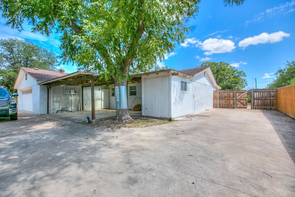 Image 34 of property listing at 101 Camino Real Street, San Angelo, TX 76904