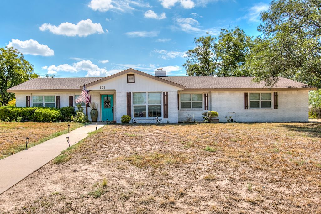 Image 4 of property listing at 101 Camino Real Street, San Angelo, TX 76904