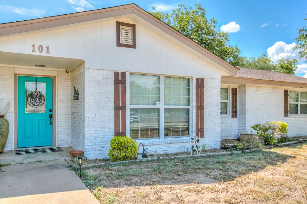 Image 6 of property listing at 101 Camino Real Street, San Angelo, TX 76904