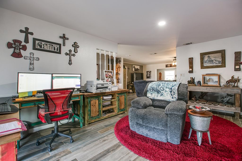 Image 9 of property listing at 101 Camino Real Street, San Angelo, TX 76904
