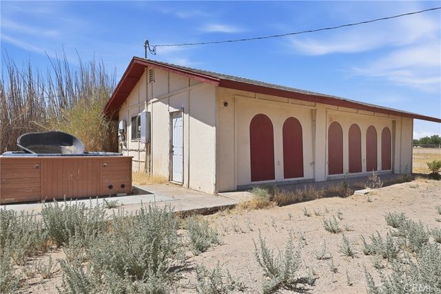 19859 Anahola Road, Helendale, CA 92342