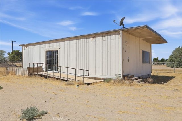 19859 Anahola Road, Helendale, CA 92342