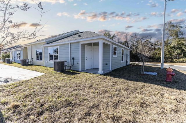 1324 COTTAGE CIRCLE, Tavares, FL 32778