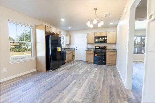 1324 COTTAGE CIRCLE, Tavares, FL 32778