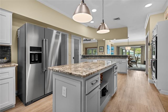 2011 Crescent Dr, Rockport, TX 78382