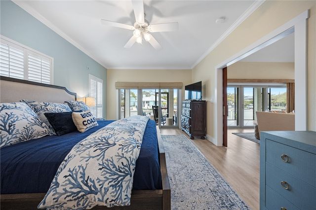 2011 Crescent Dr, Rockport, TX 78382