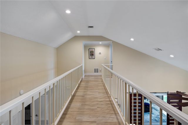 2011 Crescent Dr, Rockport, TX 78382
