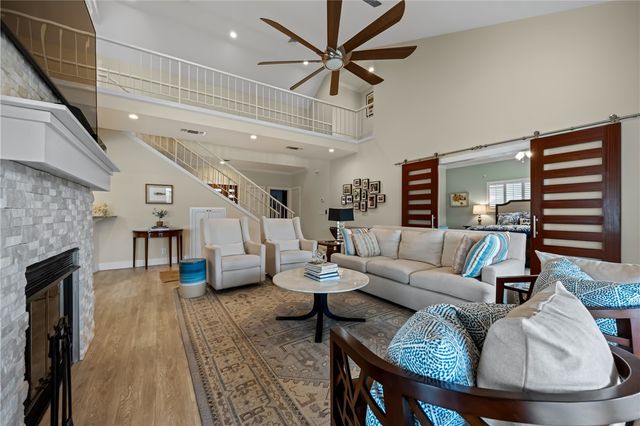 2011 Crescent Dr, Rockport, TX 78382