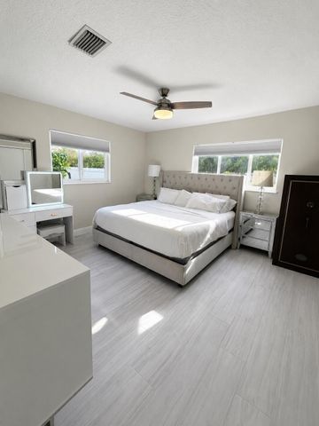 460 SW 55th Avenue, Plantation, FL 33317