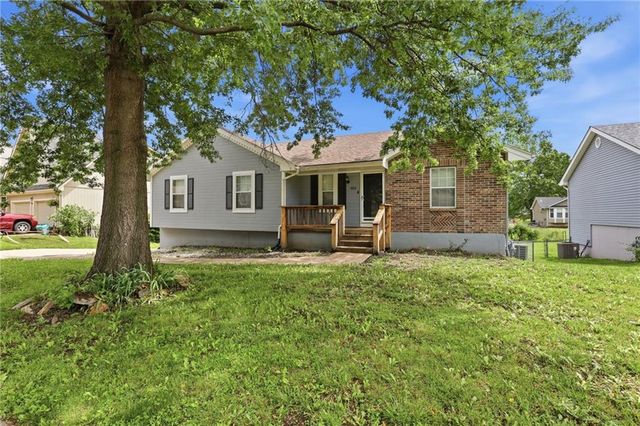 901 SW Foxtail Drive, Grain Valley, MO 64029