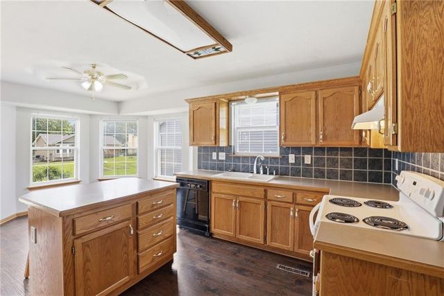 901 SW Foxtail Drive, Grain Valley, MO 64029