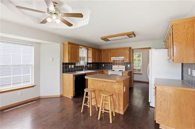 901 SW Foxtail Drive, Grain Valley, MO 64029