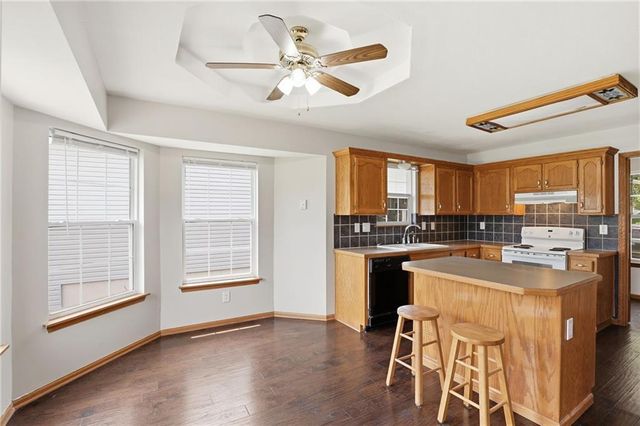 901 SW Foxtail Drive, Grain Valley, MO 64029