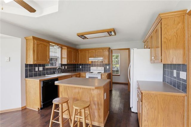 901 SW Foxtail Drive, Grain Valley, MO 64029