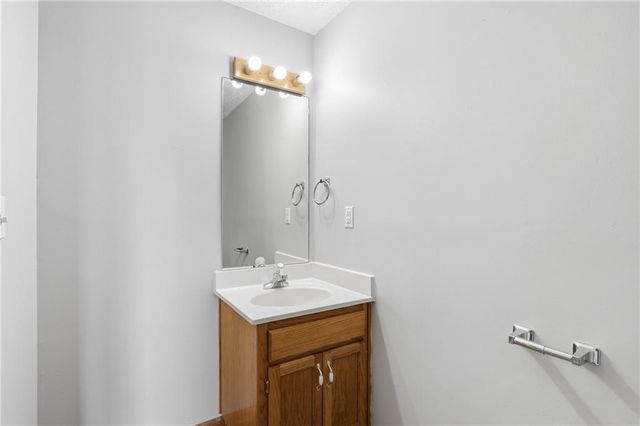 901 SW Foxtail Drive, Grain Valley, MO 64029
