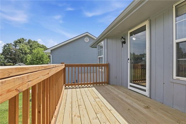901 SW Foxtail Drive, Grain Valley, MO 64029