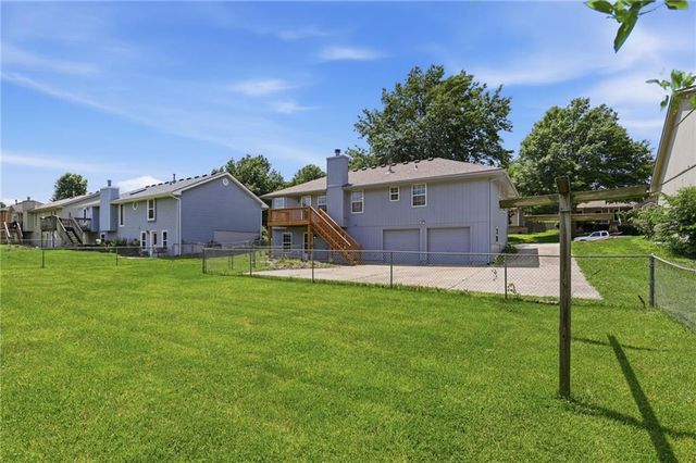 901 SW Foxtail Drive, Grain Valley, MO 64029