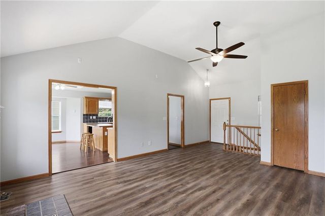 901 SW Foxtail Drive, Grain Valley, MO 64029