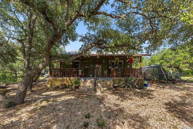 1670 RIVER BLUFF CIR, Pipe Creek, TX 78063