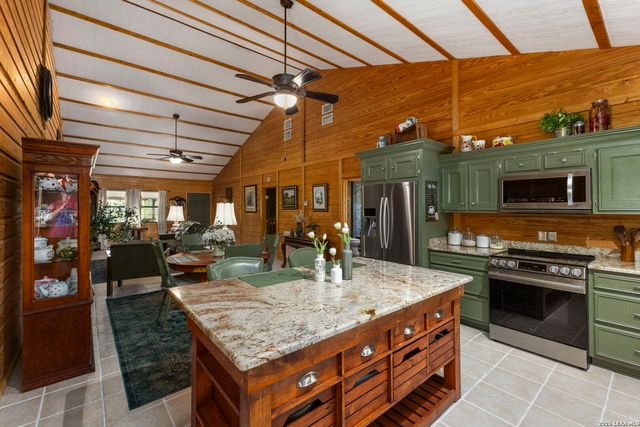 1670 RIVER BLUFF CIR, Pipe Creek, TX 78063