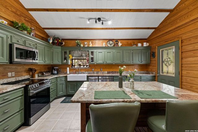 1670 RIVER BLUFF CIR, Pipe Creek, TX 78063