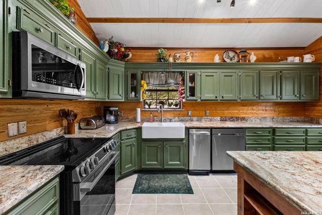 1670 RIVER BLUFF CIR, Pipe Creek, TX 78063