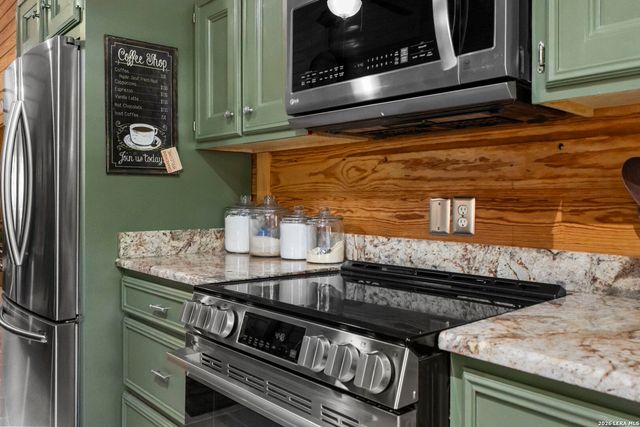 1670 RIVER BLUFF CIR, Pipe Creek, TX 78063