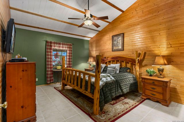 1670 RIVER BLUFF CIR, Pipe Creek, TX 78063