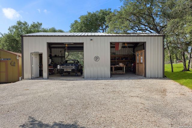 1670 RIVER BLUFF CIR, Pipe Creek, TX 78063