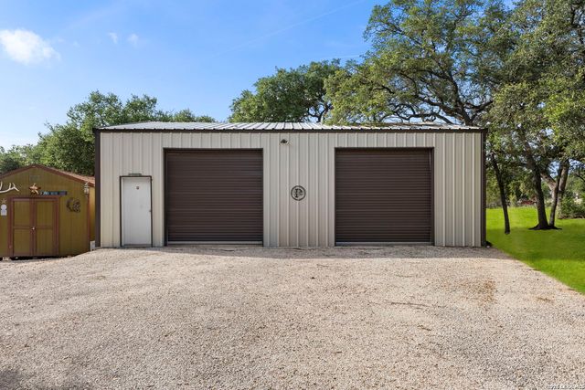 1670 RIVER BLUFF CIR, Pipe Creek, TX 78063