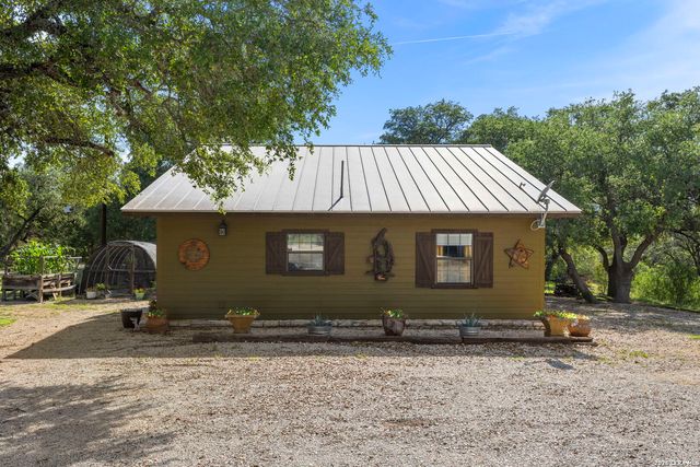 1670 RIVER BLUFF CIR, Pipe Creek, TX 78063