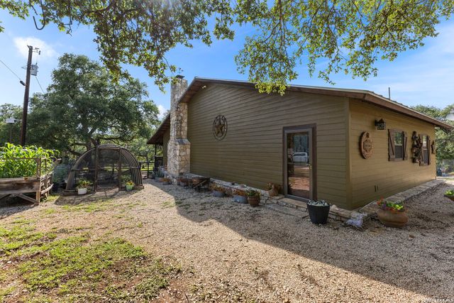 1670 RIVER BLUFF CIR, Pipe Creek, TX 78063