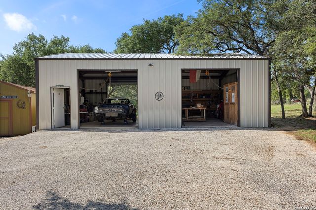1670 RIVER BLUFF CIR, Pipe Creek, TX 78063