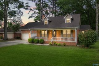 2916 Glasgow Place, Decatur, AL 35603