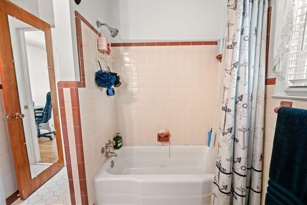 Image 15 of property listing at 2203 Glendale Drive, Charleston, SC 29414