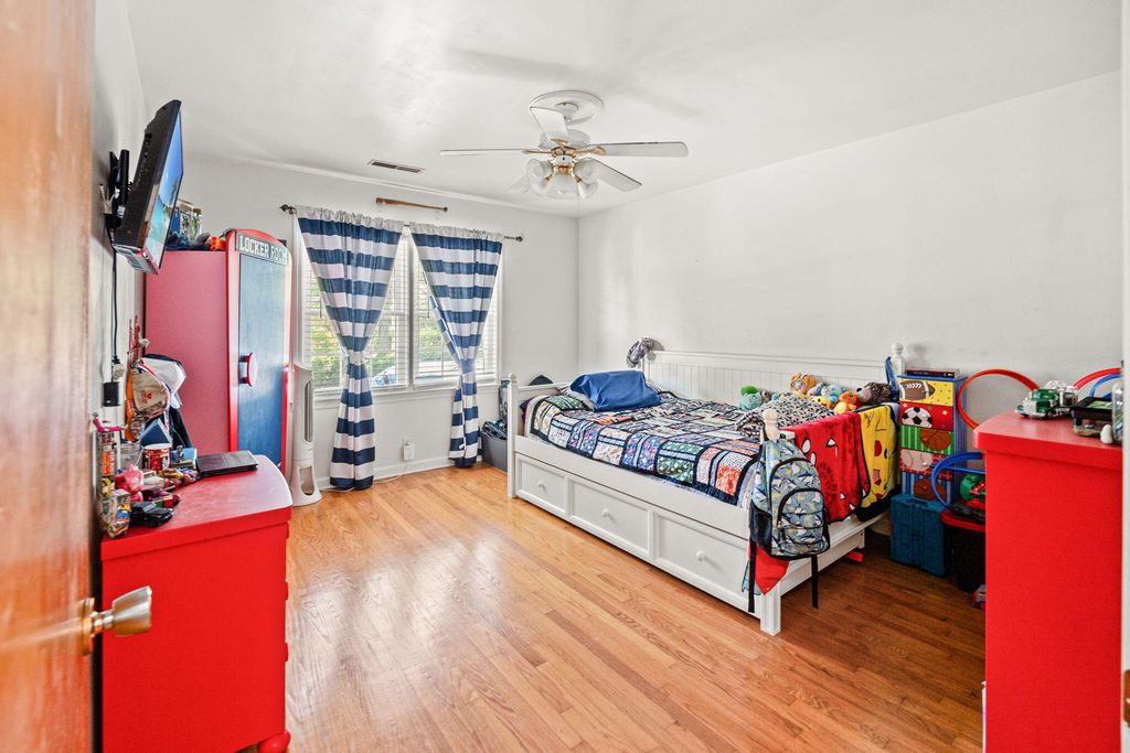 Image 16 of property listing at 2203 Glendale Drive, Charleston, SC 29414