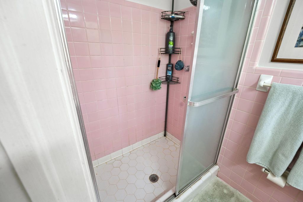 Image 18 of property listing at 2203 Glendale Drive, Charleston, SC 29414