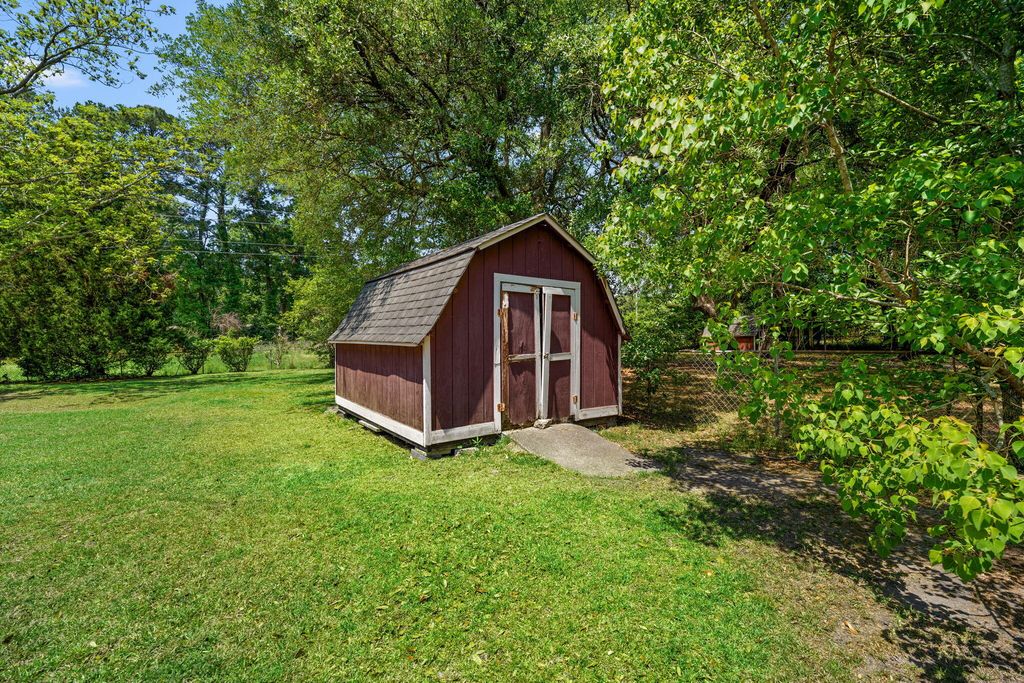 Image 24 of property listing at 2203 Glendale Drive, Charleston, SC 29414