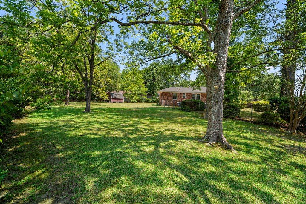 Image 27 of property listing at 2203 Glendale Drive, Charleston, SC 29414